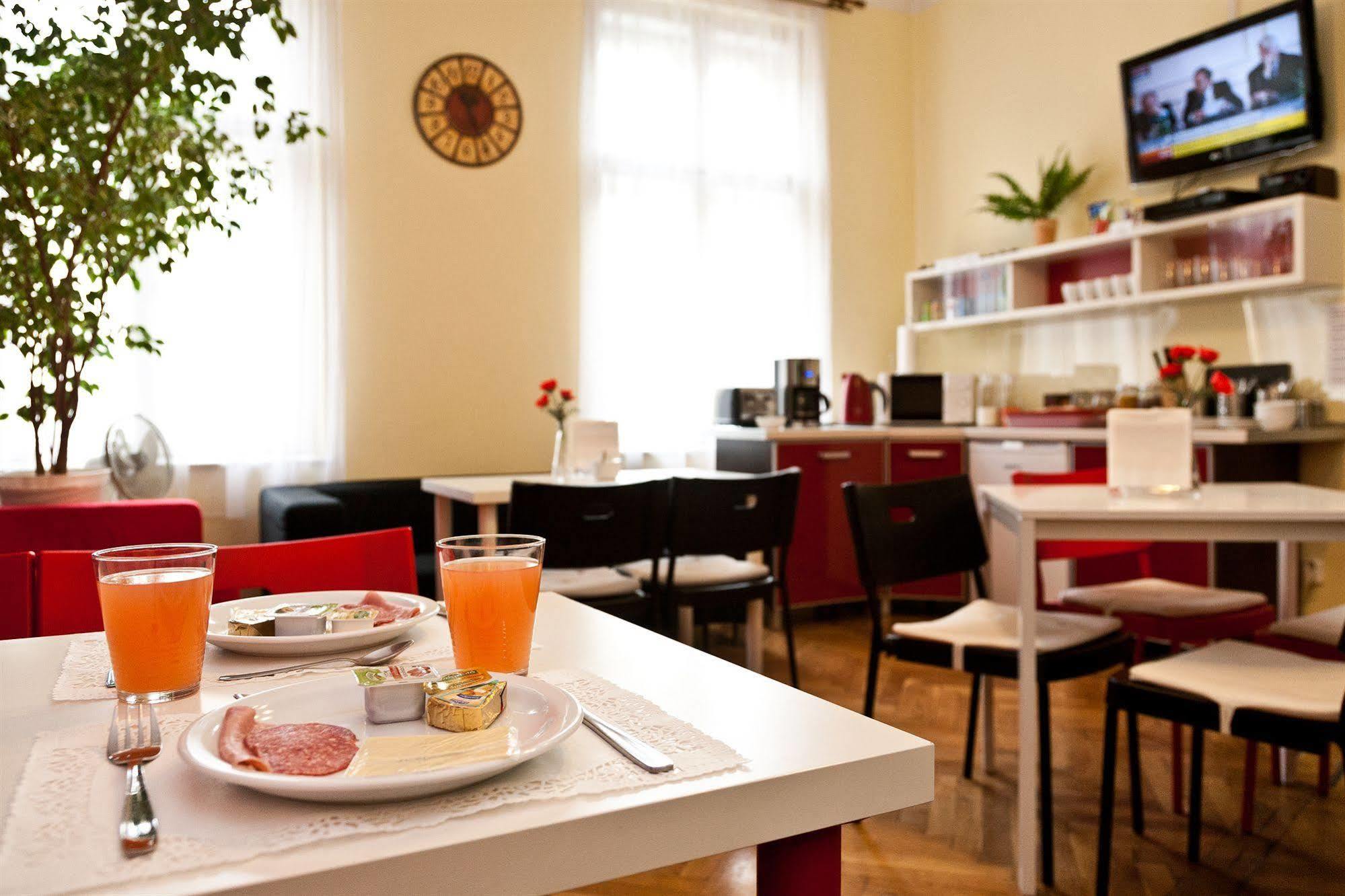 Enigma Hostel Kraków Eksteriør billede